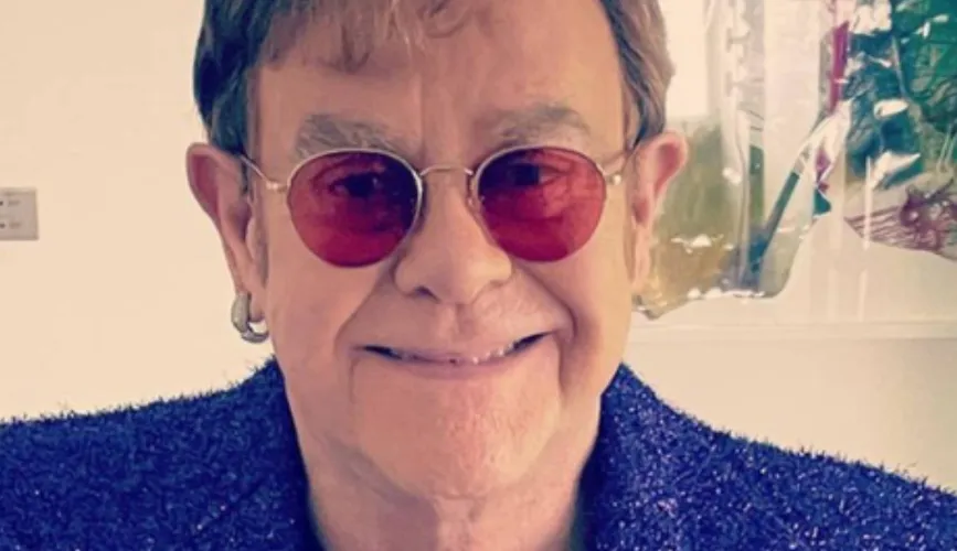 Read more about the article Elton John hospitalizado após queda inesperada