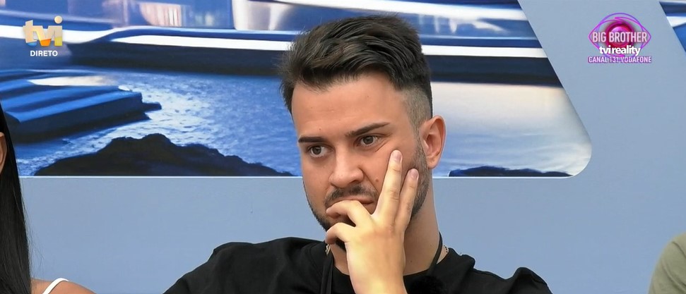 Read more about the article Big Brother: Francisco Monteiro em apuros com a “Voz” e pede desculpa