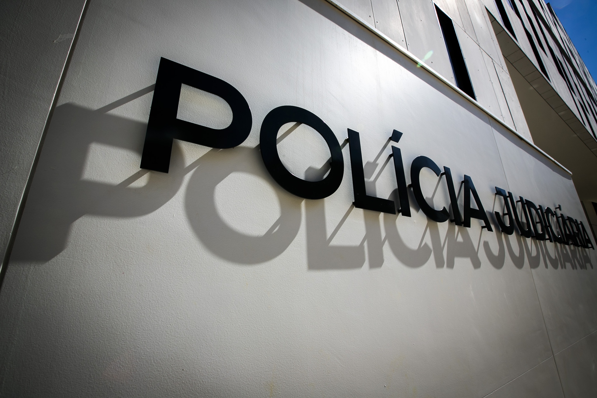Read more about the article Polícia Judiciária deteve suspeito de falsificar documentos para estrangeiros nos serviços de Finanças