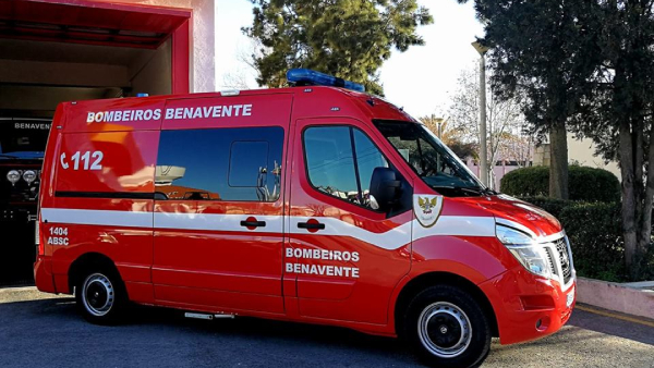 Read more about the article Menina de três anos cai de carro em movimento e fica gravemente ferida em Santarém