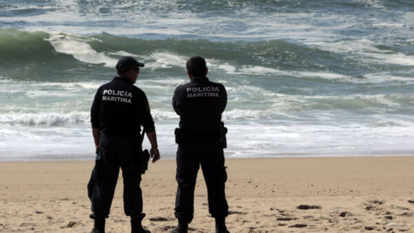 Read more about the article Corpo de homem encontrado a boiar na praia do Meco