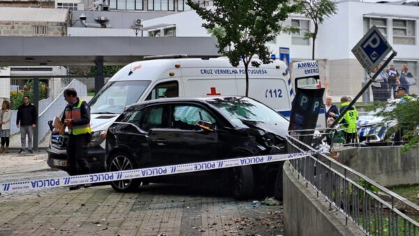 Read more about the article Duas crianças atropeladas por carro descontrolado à porta da escola em Braga