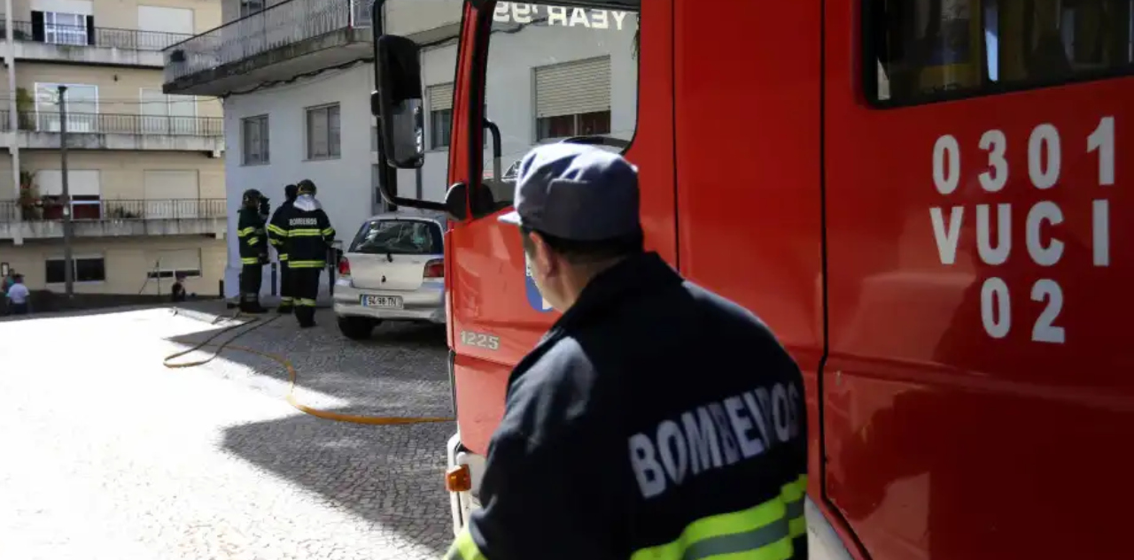 Read more about the article Mulher encontrada sem vida em casa após incêndio no quarto que mobilizou bombeiros